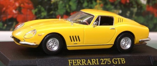 Ferrari 275 GTB amarillo con vitrina 1:43 Altaya