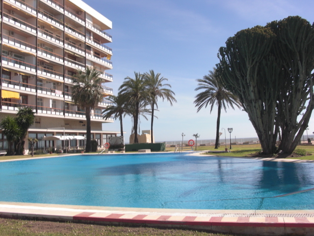 MIL ANUNCIOS.COM - Torremolinos La Carihuela Edificio Castillo de Santa Clara en Torremolinos