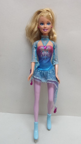 barbie patinadora sobre hielo