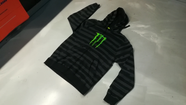 sudadera monster