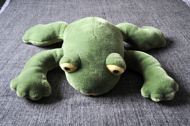 rana de peluche grande