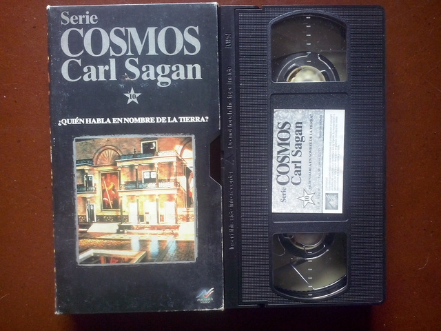Autor Del Libro Y La Serie De Tv Cosmos