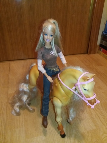 caballo barbie camina