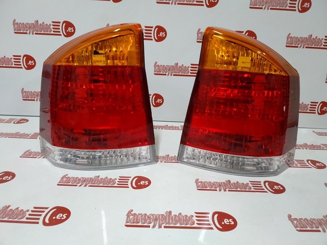 98-/>05 Piloto trasero FORD FOCUS I Sedan 4P Rojo Copiloto Ambar