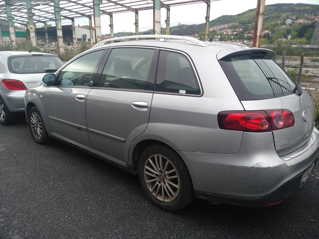 DESPIECE DE FIAT CROMA 1. 9 JTD - foto 2