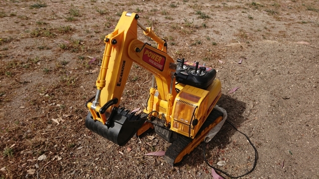 excavadora teledirigida cat