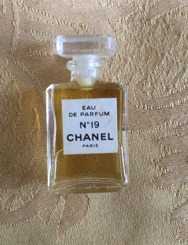 Antigua miniatura chanel 19 parfum - Milanuncios