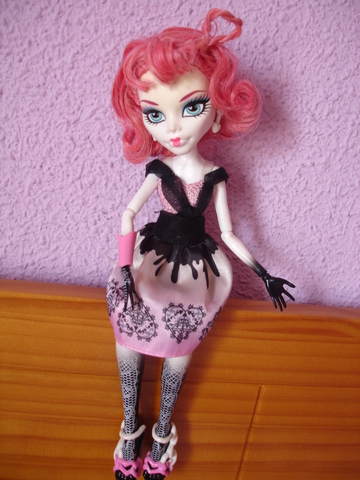 monster high cupido muñeca
