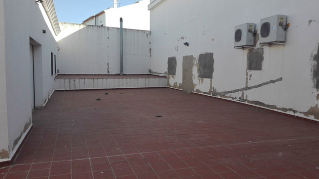 MIL ANUNCIOS.COM - Gran local comercial con patio y almacÉn en Chucena