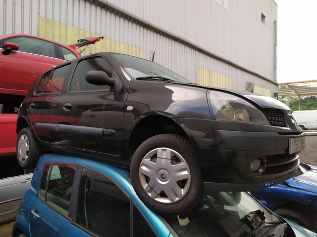 DESGUACE DE RENAULT CLIO 2 D4F B7 - foto 2