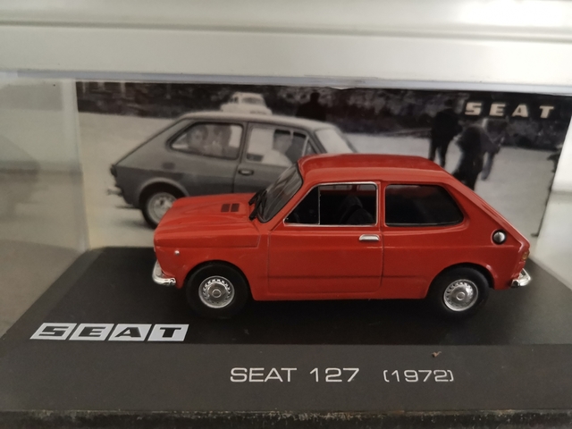 SEAT 127 1972 AZUL 1:43