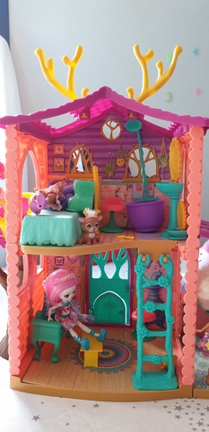 la casa de los enchantimals