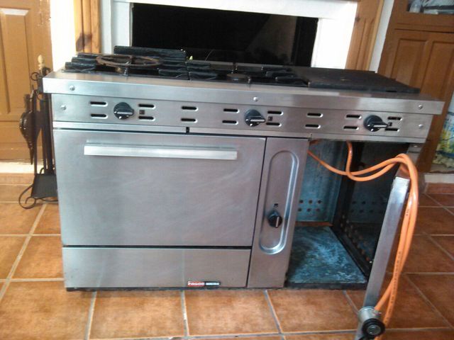 Milanuncios - Cocina industrial con horno y plancha.