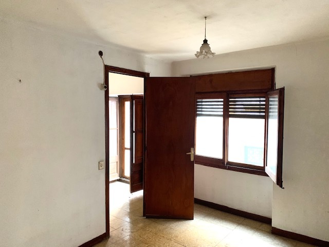 MIL ANUNCIOS.COM - Casa grande con patio/parking y terraza, centro