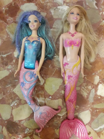 barbie sirena cambia de color en el agua