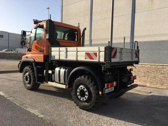 Мерседес unimog u400