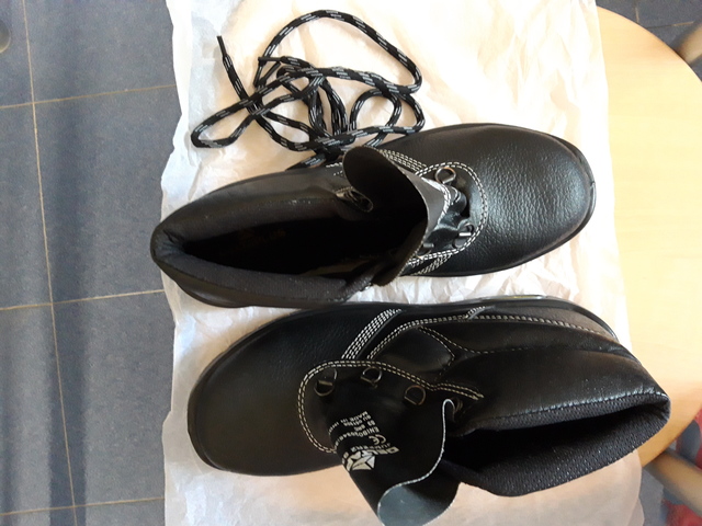 botas de trabajo negras