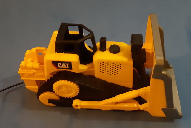 excavadora teledirigida cat