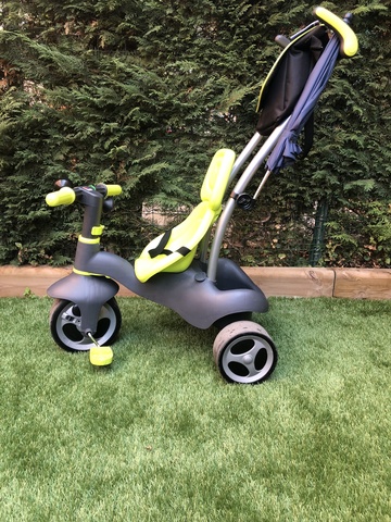 triciclo con sombrilla