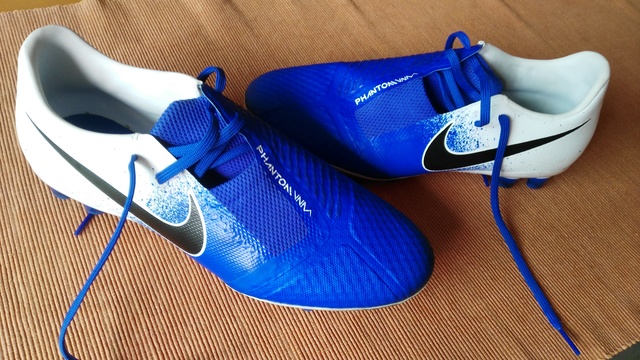 botas de futbol nike azules