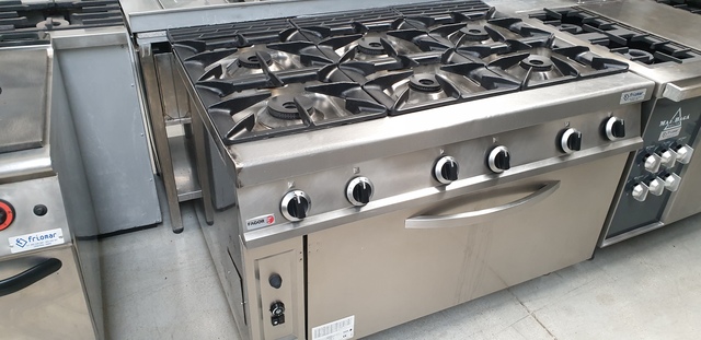 Cocina a gas de seis fuegos más horno Gastro M GN083