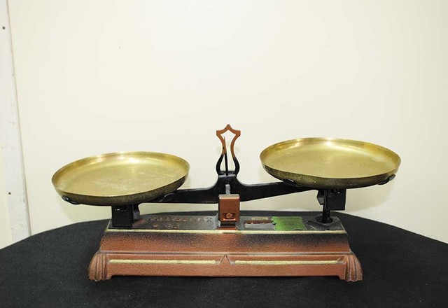 MIL ANUNCIOS.COM - BÁscula antigua con juego de pesas