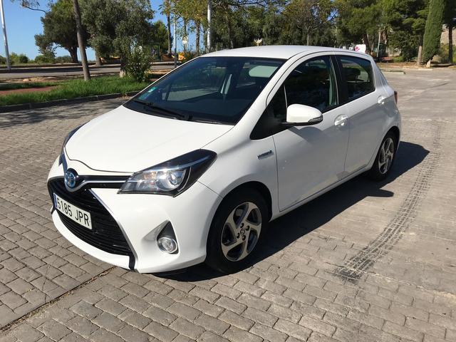 Toyota Auris Hybrid 2014 Eco Cuero Y Alicante frente Universal Fundas