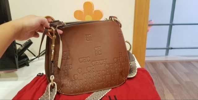 carolina herrera castanuela bag