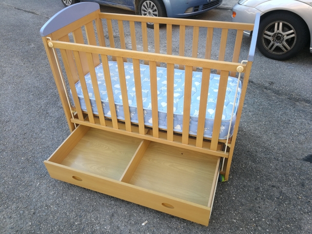 MIL ANUNCIOS.COM - Cuna de madera con colchón