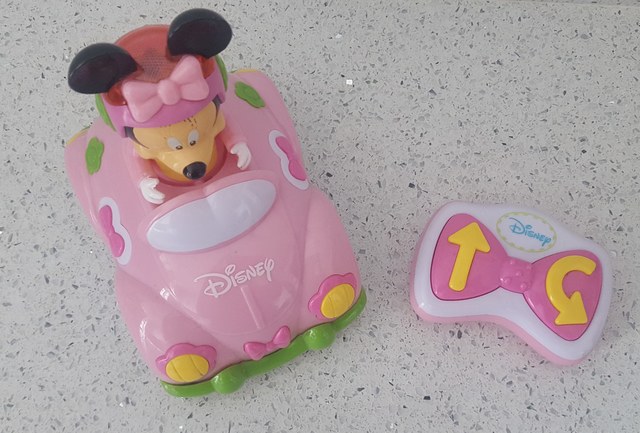 coche teledirigido minnie mouse