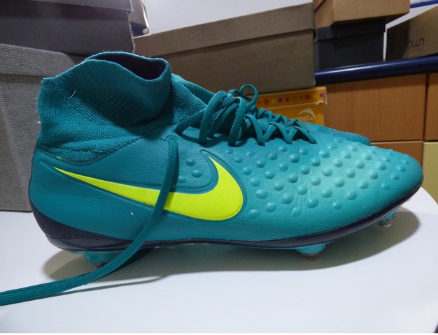 botas de futbol mixtas