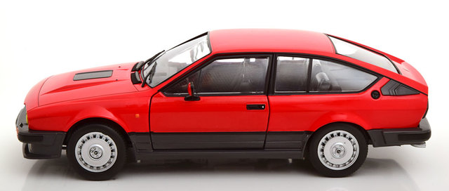 Alfa Romeo Gtv 6 1984 Negro Coche a Escala 1:18 Solido