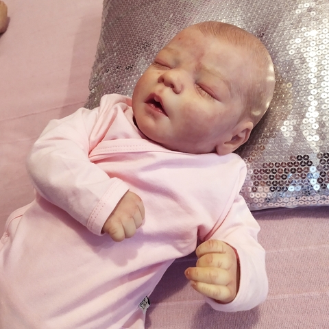 una bebé reborn
