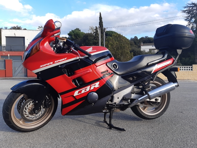 Honda cbr1000f sc24