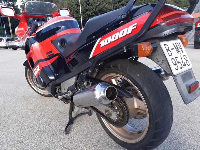 Honda cbr1000f sc24