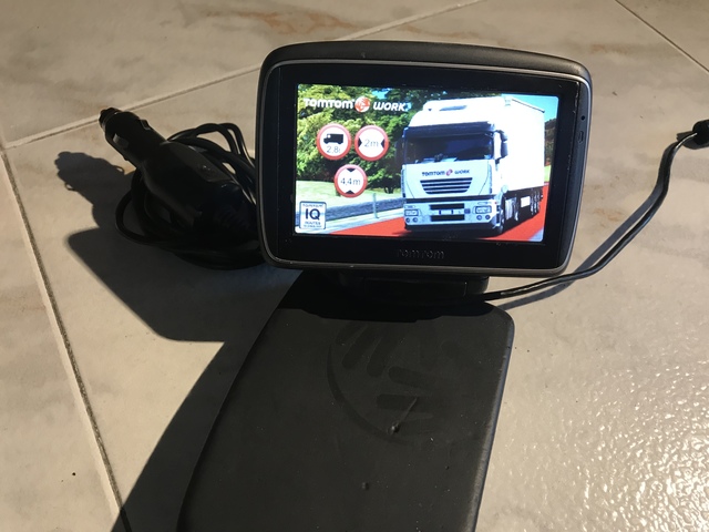Tomtom Iphone 4 4s 3g Manos Libres Para Coche parabrisas kit de montaje uso de su Propio Cargador