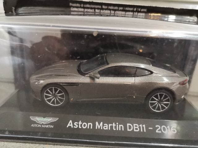 Aston Martin amv8 rojo blister 1:43 Ixo//Altaya maqueta de coche