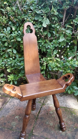 MIL ANUNCIOS.COM - Antigua silla paridera tres patas s.XIX