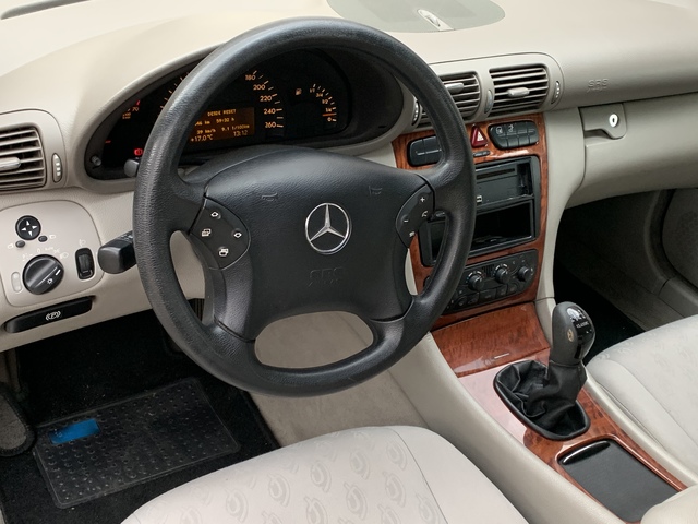 MERCEDES-BENZ - C200 K ÚNICO DUEÑO - foto 8