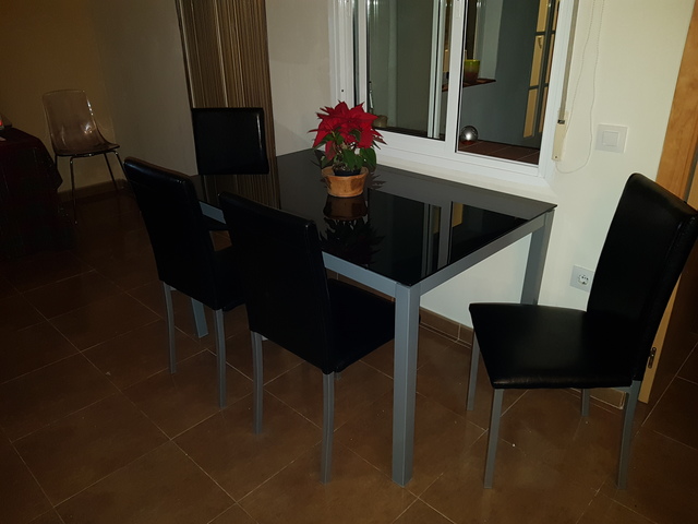 MIL ANUNCIOS.COM Mesa de cristal y sillas en polipiel MIL ANUNCIOS.COM Mesa de cristal y sillas en polipiel
