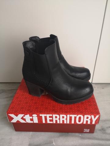 Milanuncios - Botines negros de marca Xti num. 39