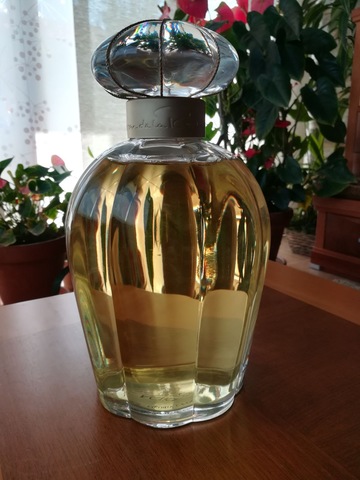 perfume ficticio gigante de givenchy perfume ficticio gigante de givenchy