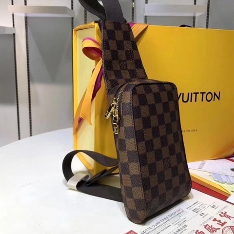riñonera supreme x louis vuitton