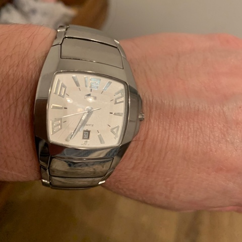 MILANUNCIOS | Comprar y vender relojes de segunda mano en Reloj de pulsera de segunda mano en Sanlúcar de Barrameda en