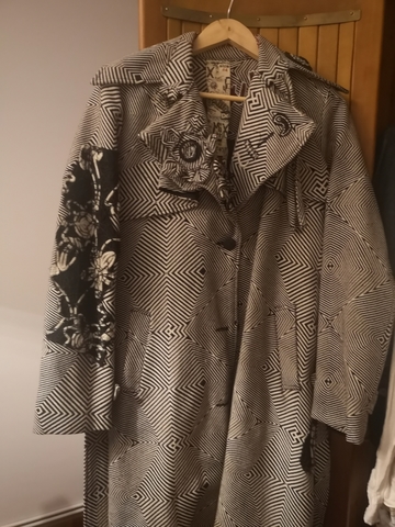 MILANUNCIOS | Abrigos y chaquetas desigual blanco de segunda Abrigo Desigual 9 10 de segunda mano por 18,5 € en Bilbao en