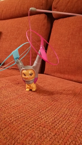 barbie mascota voladora