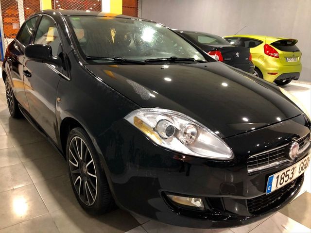 Negro y Rojo Recortar Coche Tapetes 07 en FÍAT Bravo