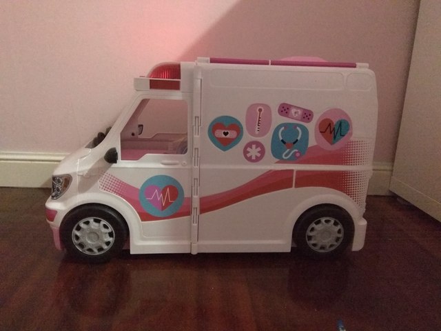 ambulancia barbie