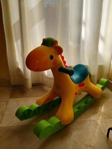 jirafa fisher price cubos