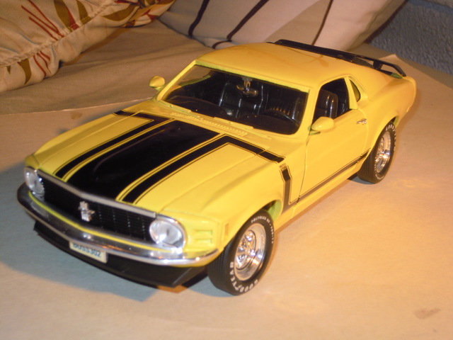 1967 Ford Mustang GTA fastback con iluminación LED en 1:18 maisto negro Xenon